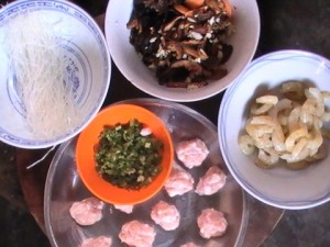 冬粉肉丸汤的全部材料合照